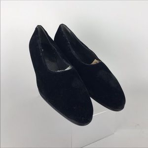 Velvet black shoes